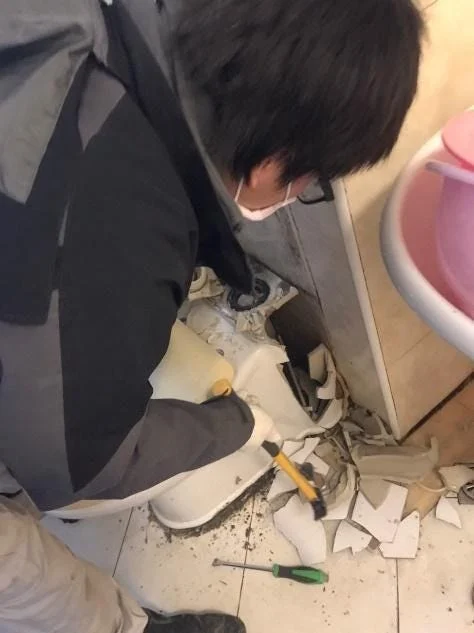 馬桶拆卸